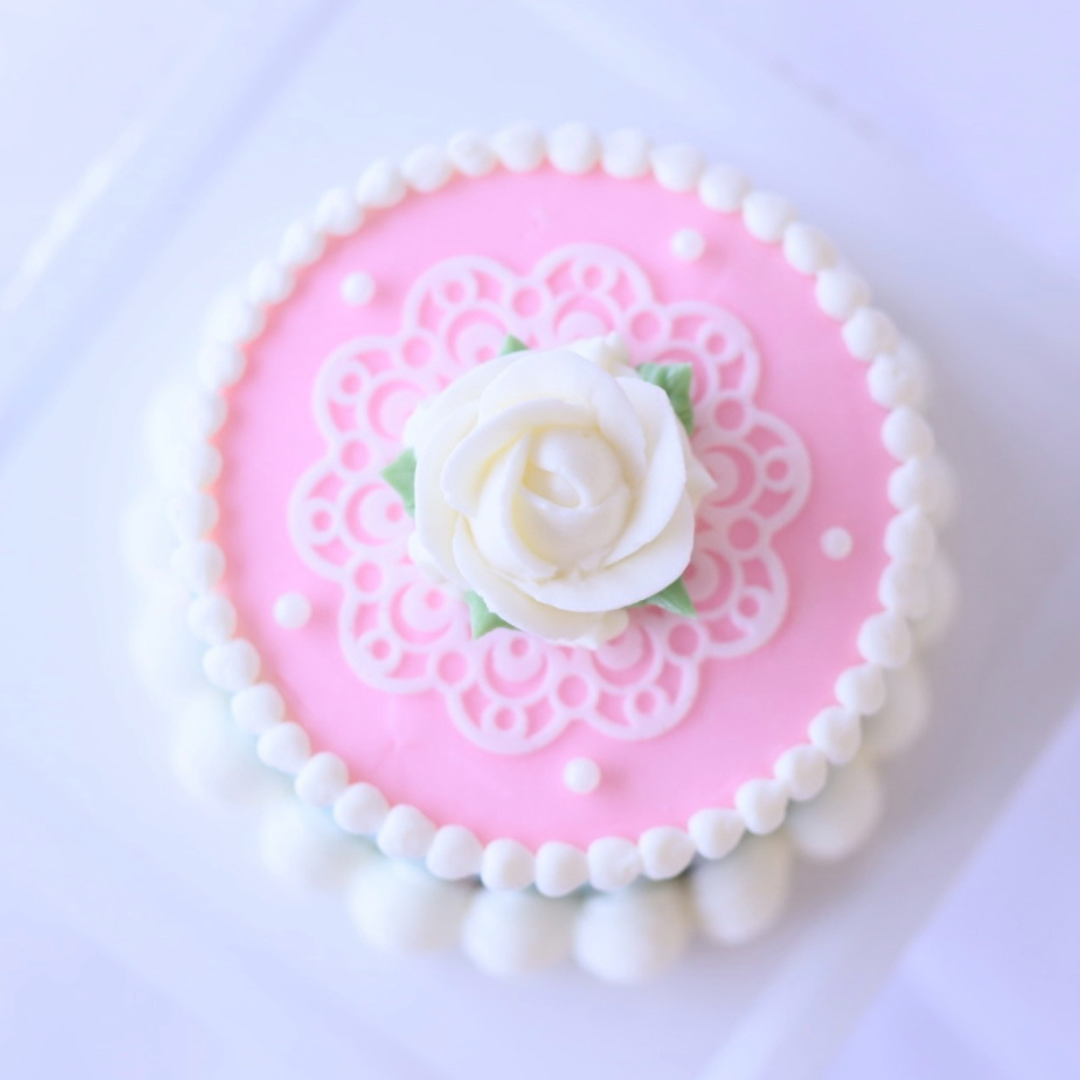 カルトナージュケーキ　Crochetピンク3号サイズ